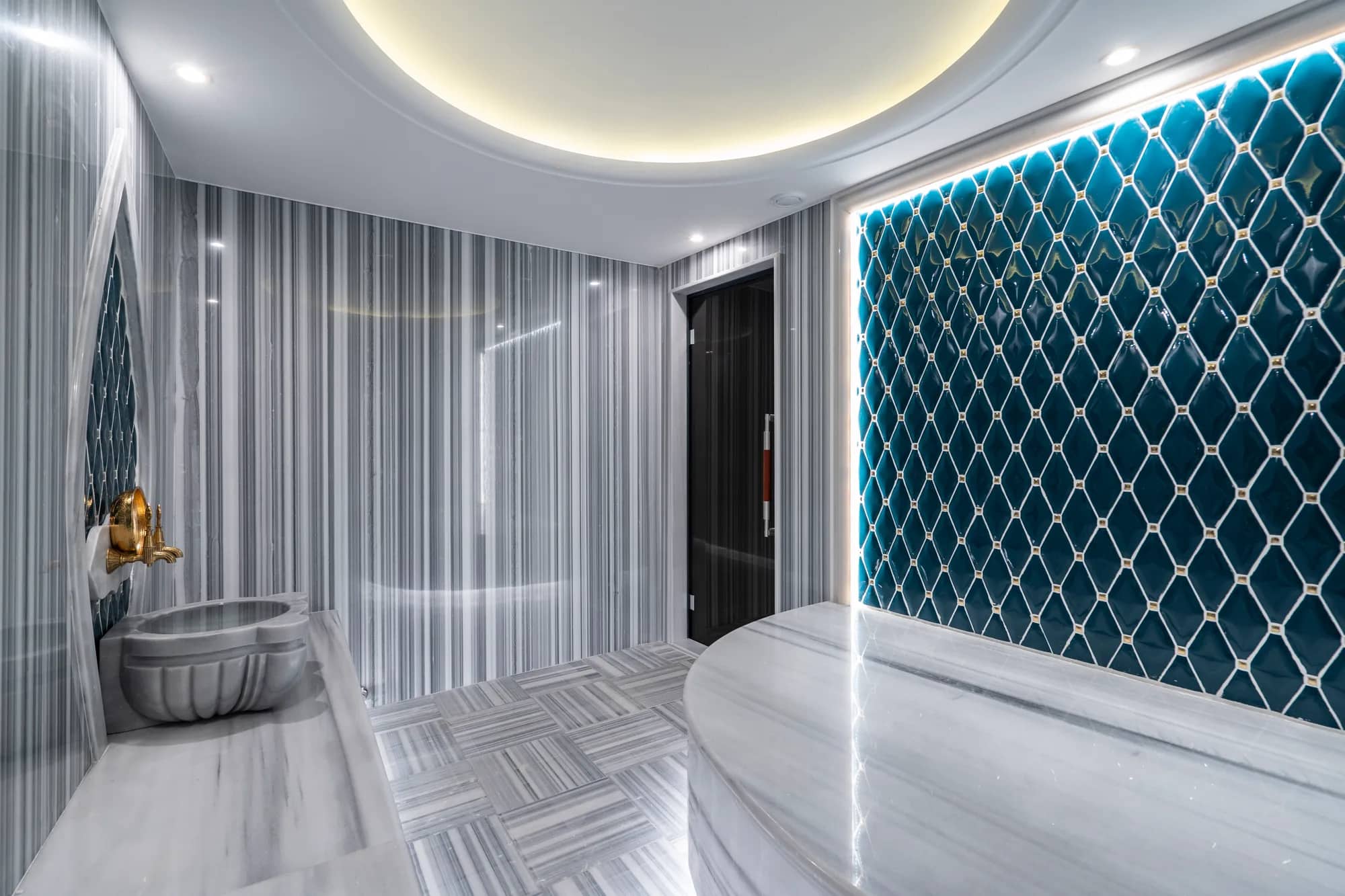 Privathamam mit Nabelstein und beleuchteter Rückwand, Istanbul (Türkei)