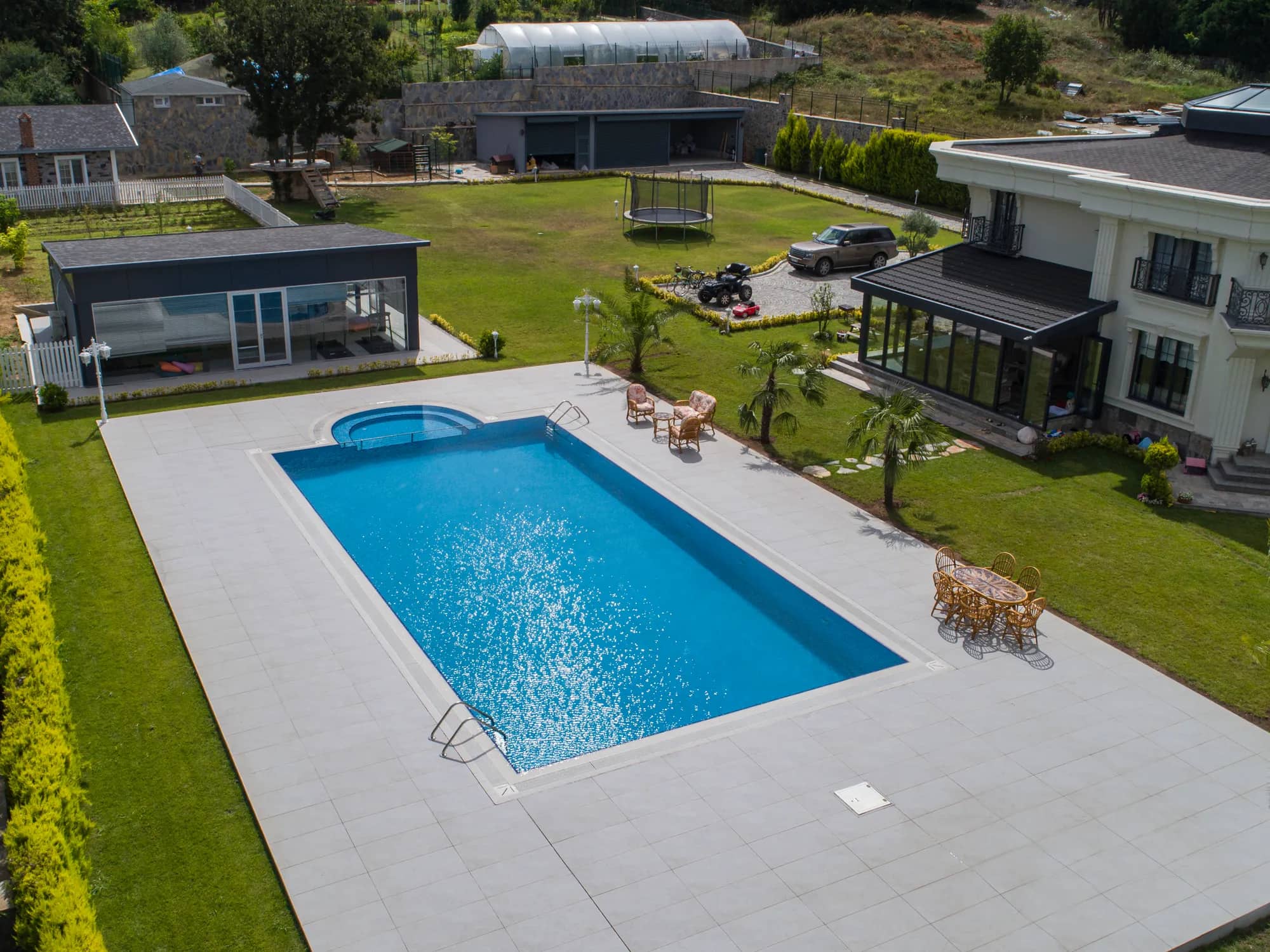 Yukarıdan havuz ve villa, Silivri (İstanbul)
