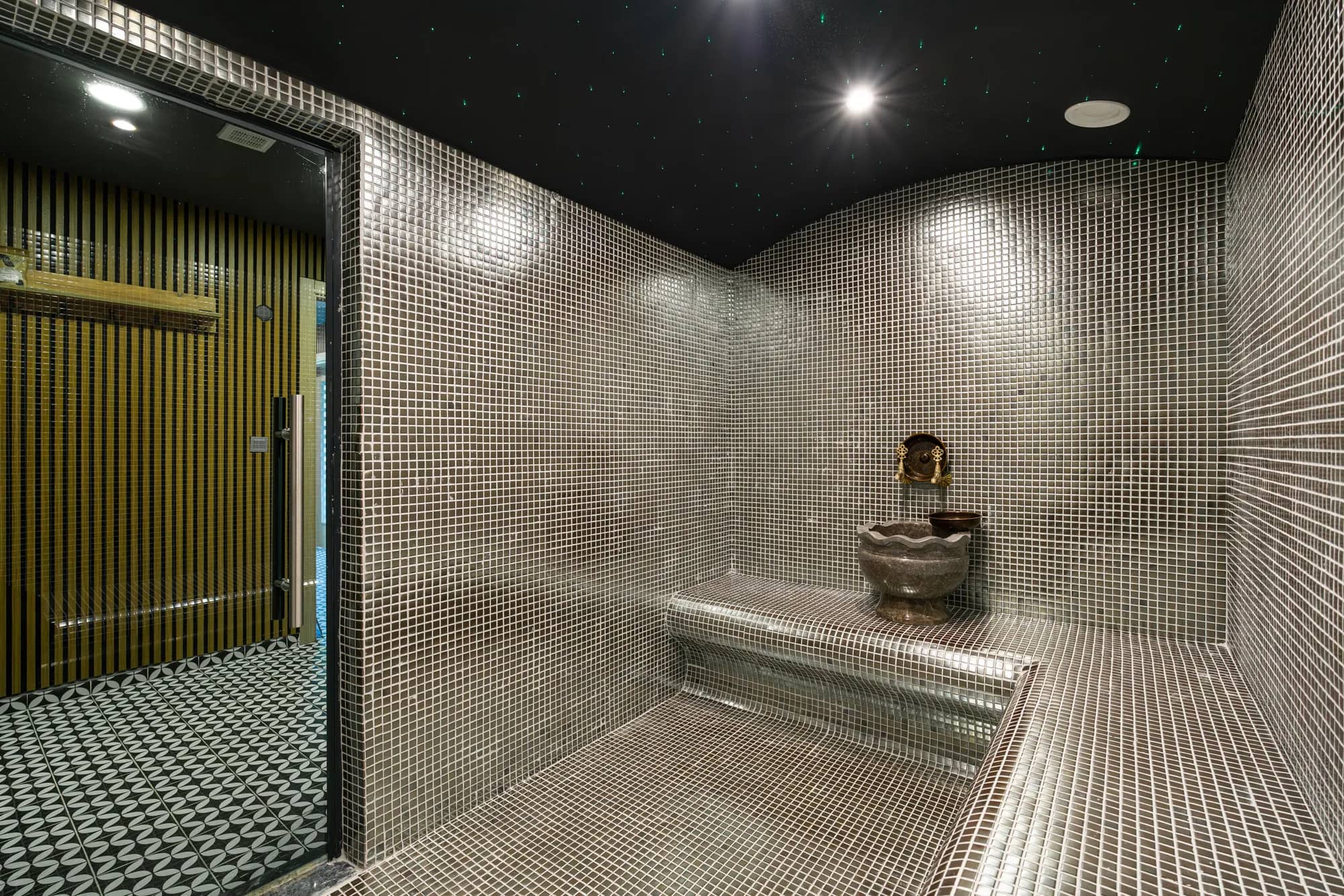 Ayhan Balıkçı Kartepe · Villa Pool — Referans 3