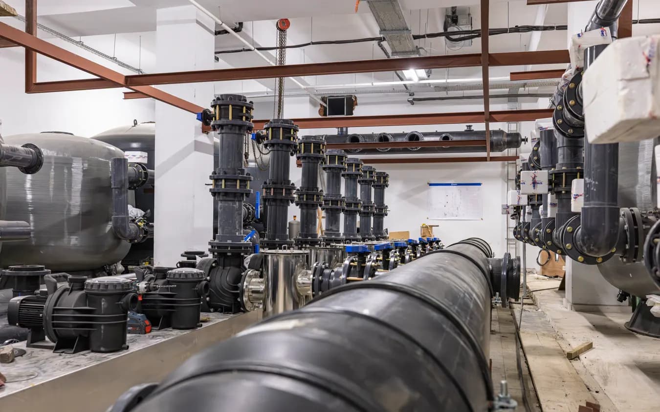 Pool plumbing and plant room: how should they be built?