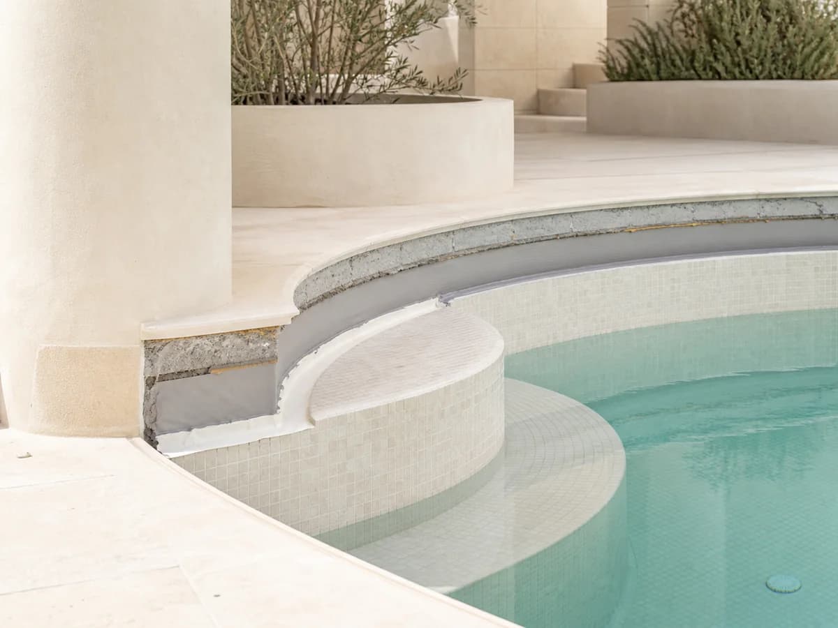 Pool Renovation and Refurbishment: New Life for an Old Pool — detay görseli 2