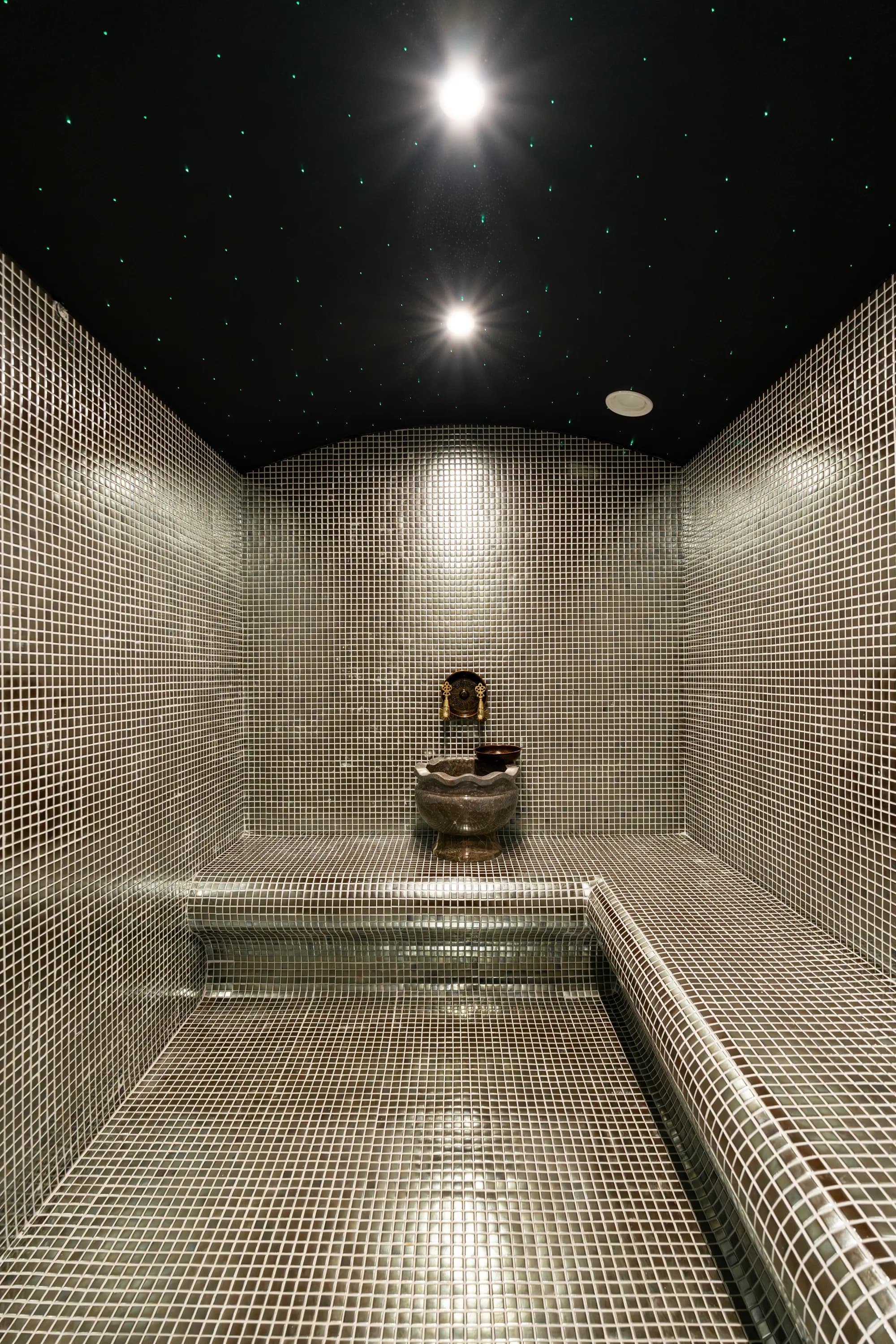 Mozaik kaplı hamam ve kurna, Kartepe (Kocaeli)