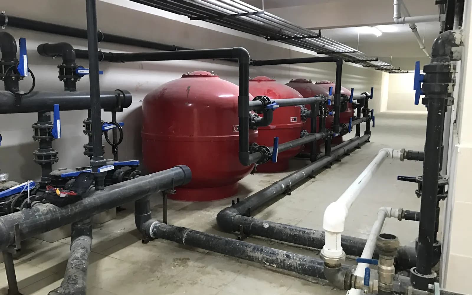 Wechsel des Poolfiltersands: wann, wie, wie viele Kilogramm?