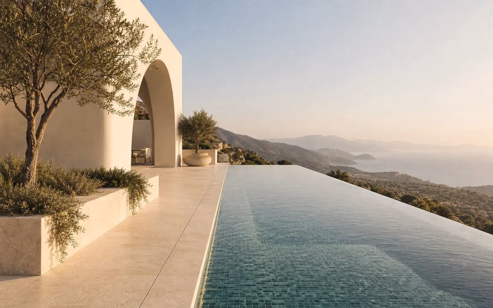Overflow pool or skimmer pool: how the two systems differ