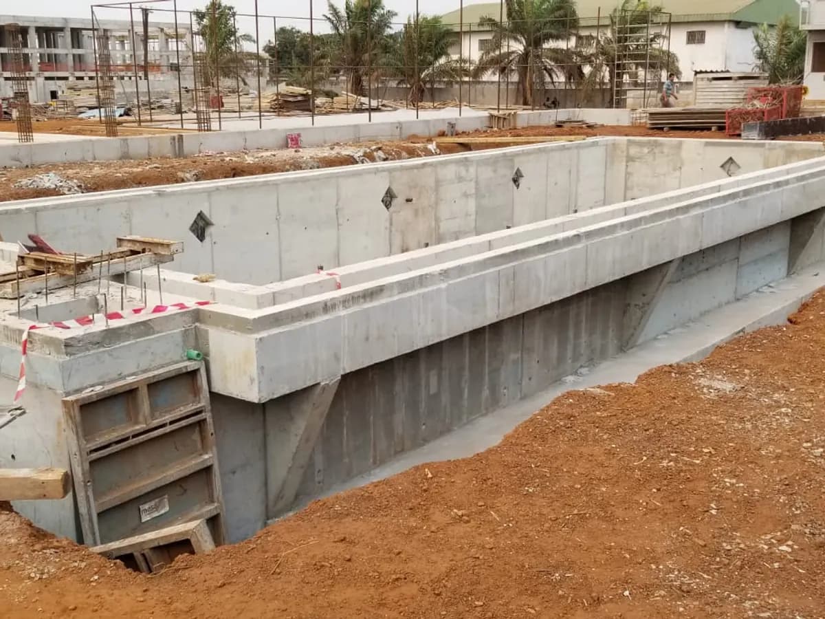 Kaba inşaatı bitmiş betonarme havuz gövdesi (hizmet görseli)