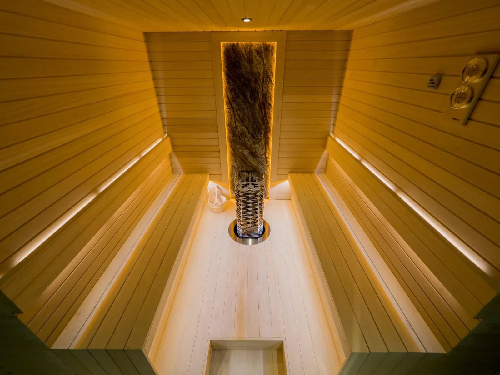 Işıklı taş panolu ahşap sauna, Beykoz (İstanbul)