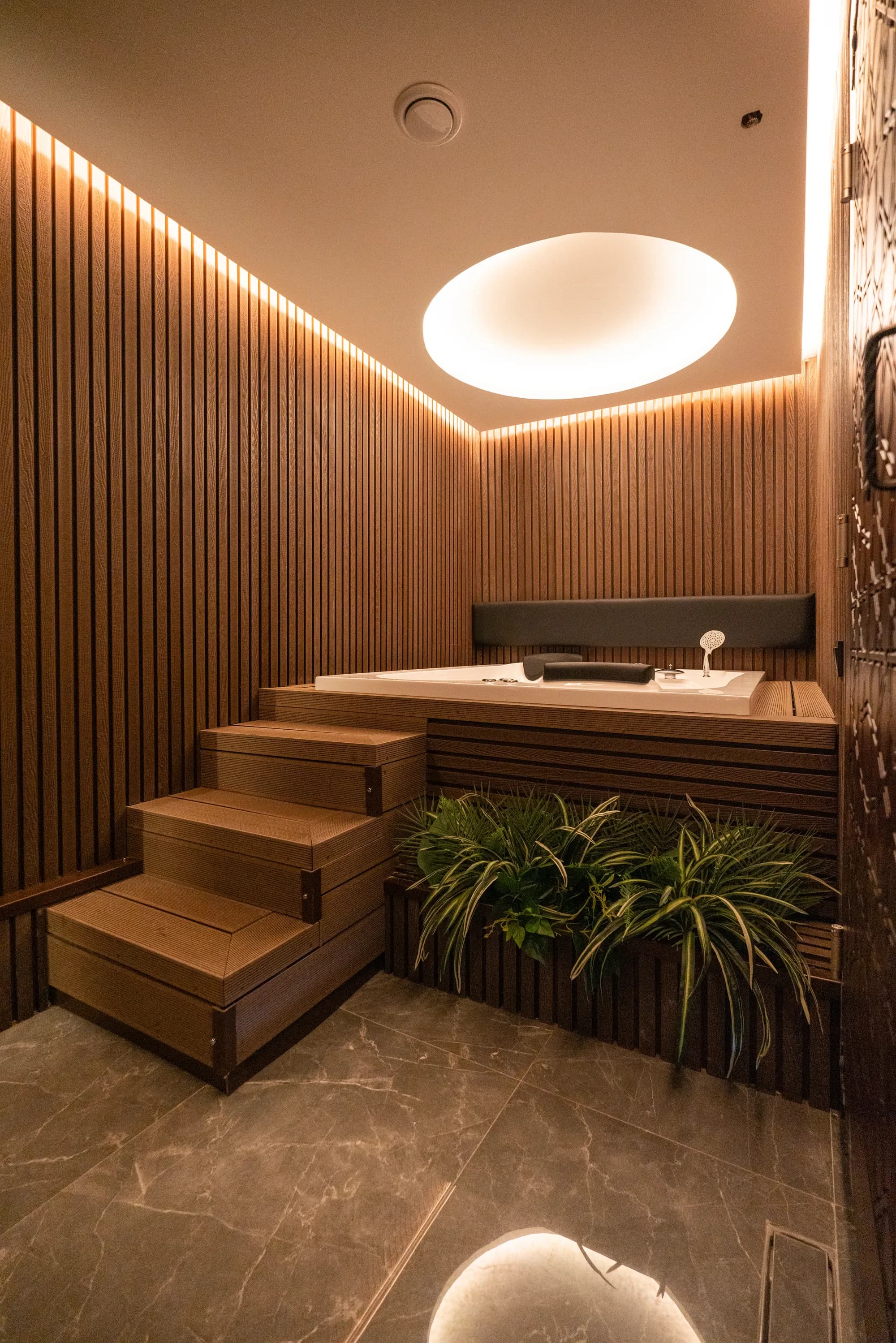 Taksim Radisson Blu · سبا فندقي