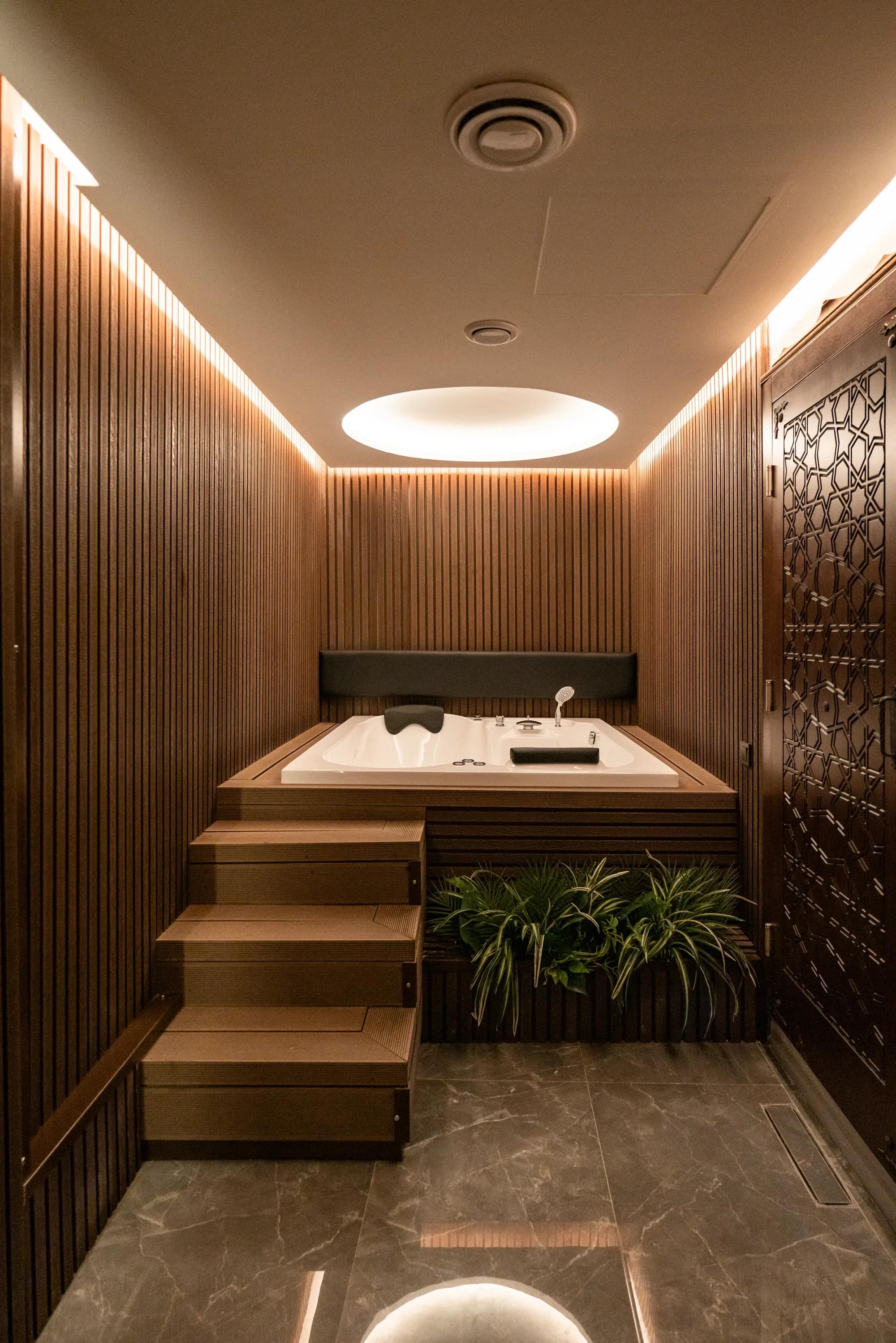 Taksim Radisson Blu · سبا فندقي — Referans 4